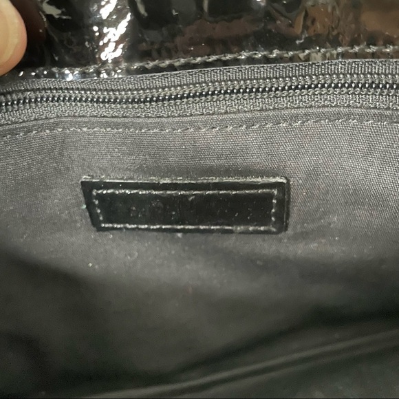 Tarnish Patent Black Wallet Clutch 13 Card Zipper Trim Detail - Picture 7 of 11